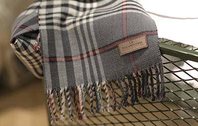 Productos singulares: La Bocairentina, mantas de vestir y bufandas