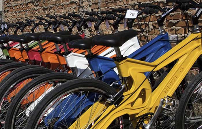 Muzzicycles, bicicletas urbanas fabricadas con botellas de plástico